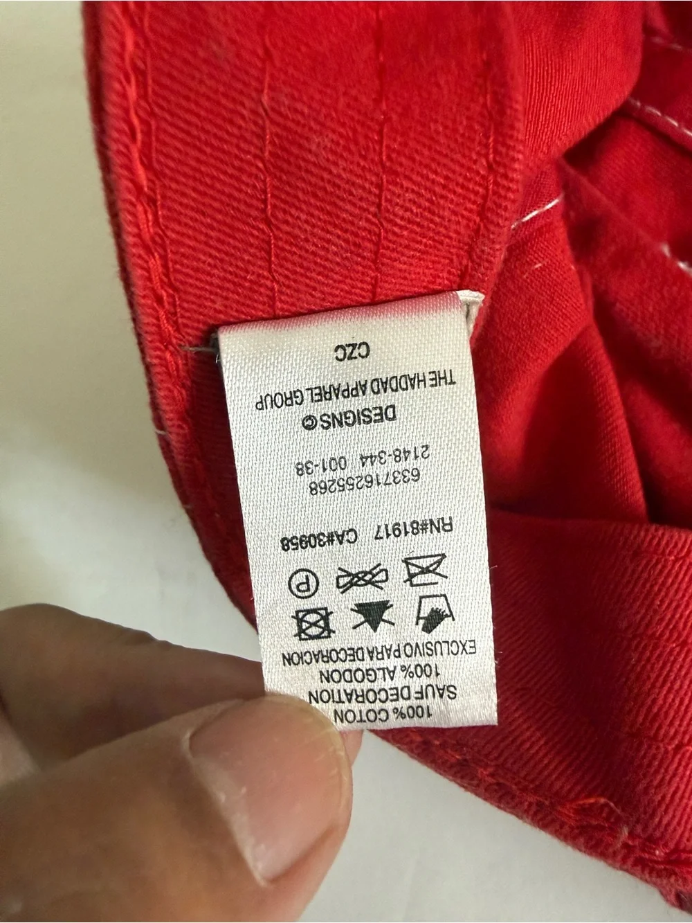 Nike Red Cap with White Swoosh Tag little kids 6/7